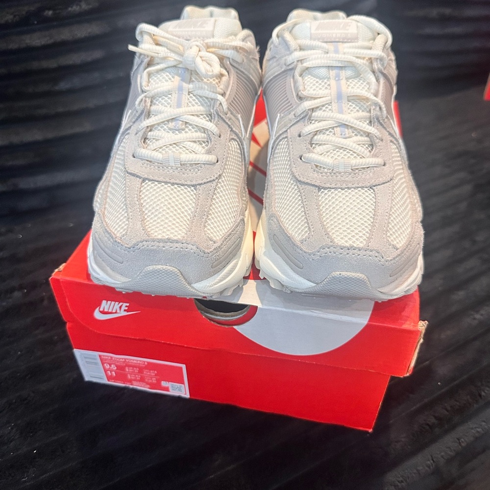 Nike Zoom VOMERO 5  Men’s Sneakers - Size 9.5 & 10 -Brand New